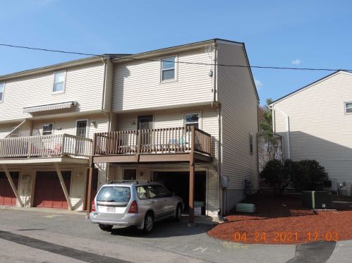 43 Stonegate Ln, Derry NH  03038-2566 exterior