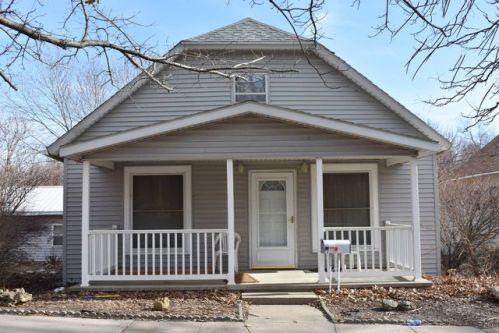 402 12th St, Marysville, KS 66508-1506