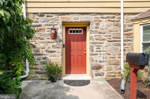 805 Woodsdale Rd, Wilmington, DE 19809-2244