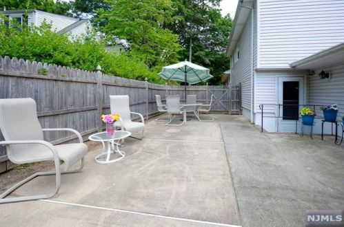 1 Ferris Ct, Ho Ho Kus NJ  07423-1017 exterior
