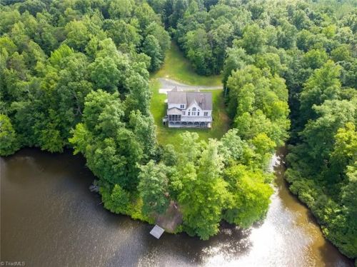 650 Beaver Lodge Cir, Reidsville, NC 27320-8175