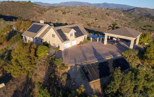 10956 Calle Oro Verde, Valley Center CA  92082-4201 exterior