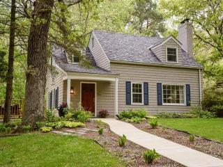 2217 Black Oak Dr, Hopkins, MN 55305-2539