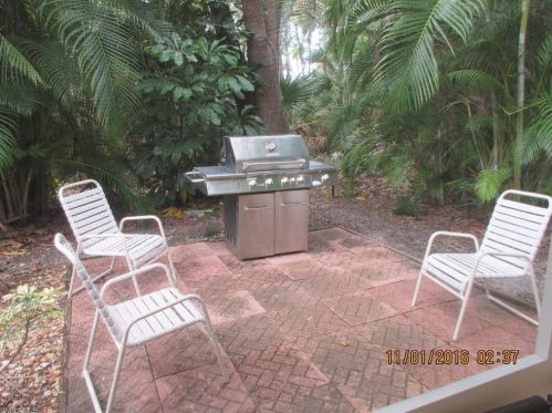 15191 Cedarwood Ln, Naples FL  34110-8020 exterior