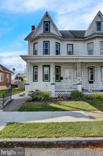 504 Franklin St, Shoemakersville, PA 19555-1528