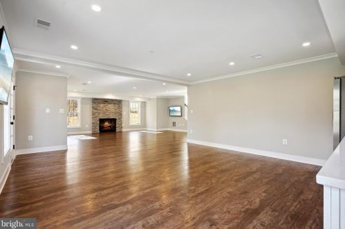 608 Jackson St, Falls Church VA  22046-2828 exterior