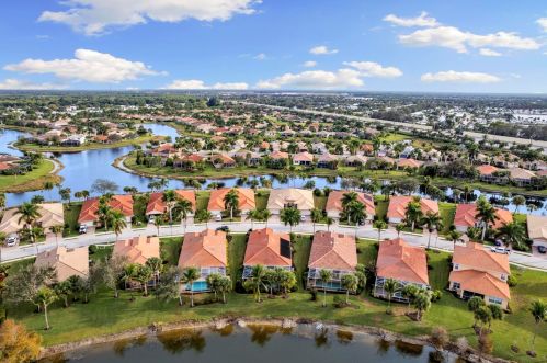 14255 Manchester Cir, Naples FL  34114-7221 exterior