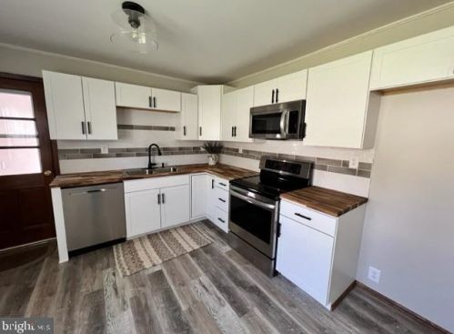 230 Eisenhower Dr, Molino PA  17961-1611 exterior