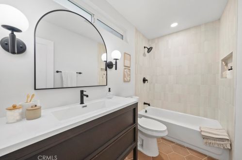 5253 Countryside Dr, San Diego CA  92115-2136 exterior