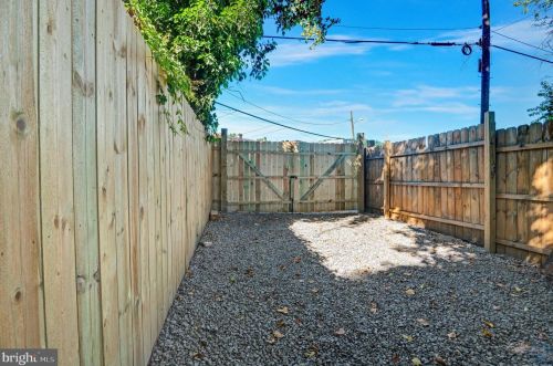 2013 Naylor Rd, Washington DC  20020-6807 exterior