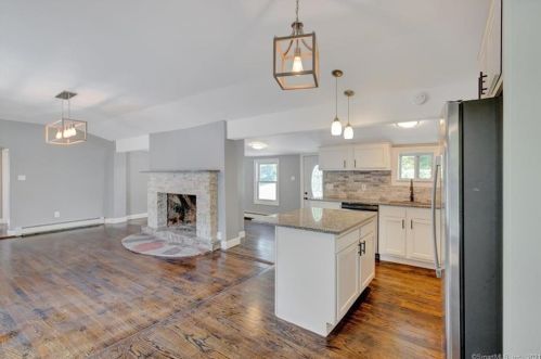 1300 Spindle Hill Rd, Waterbury CT  06716-1223 exterior