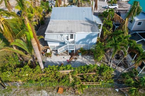 251 Pearl St, Fort Myers Beach FL  33931-3238 exterior