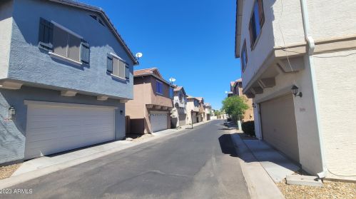 6905 9th Ave, Phoenix AZ  85041-6753 exterior