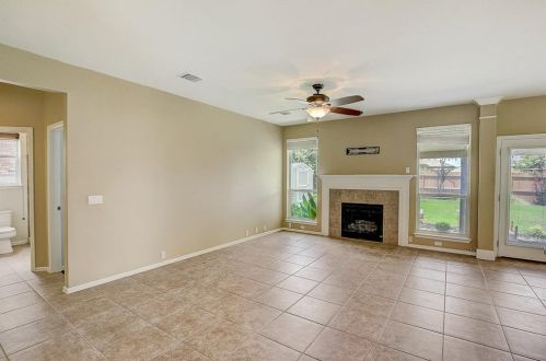 125 Sweet Gum, Uhland TX  78640-5961 exterior