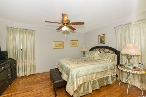 49 Tellar Dr, Islip Terrace NY  11752-2918 exterior