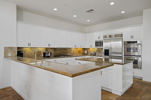 56430 Muirfield Vlg, La Quinta CA  92253-7648 exterior