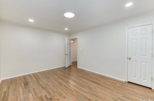 4 Flint Ln, Muttontown NY  11753-2611 exterior