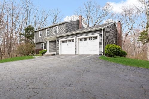 96 Daniel Dr, North Kingstown RI  02852-6702 exterior