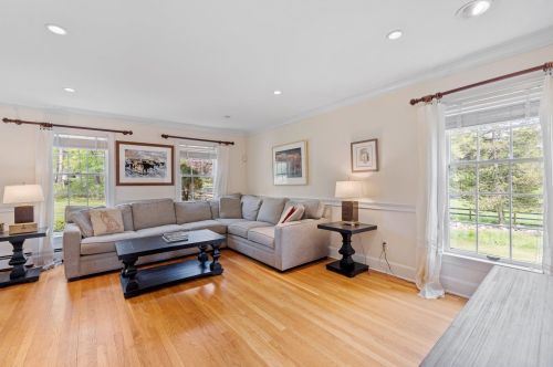 44 Shore Rd, Derry NH  03038-5114 exterior