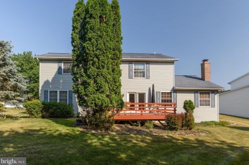 6529 Baywood Dr, Harrisburg PA 17111-6894 exterior