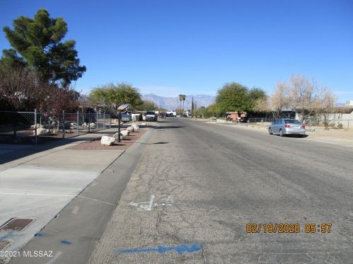 4860 Prudence Rd, Tucson AZ 85730-4318 exterior