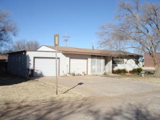 1015 13th St, Shallowater, TX 79363-5625