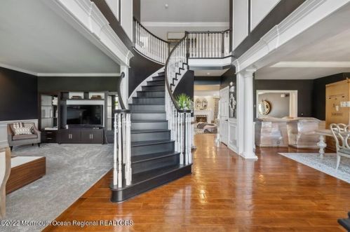 6 Courtney Ct, East Freehold NJ 07728-9563 exterior