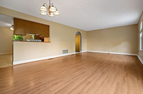 1704 Timberglen Dr, Imperial PA  15126-9260 exterior