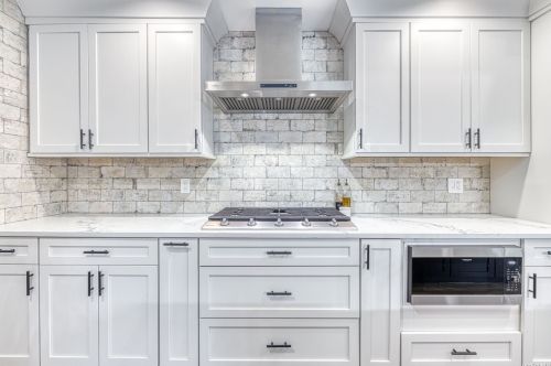 17 Harbor Oaks Dr, San Remo NY  11754-1012 exterior