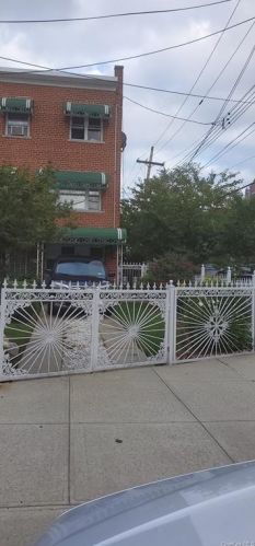 3850 Barnes Ave, Bronx, NY 10467-5118