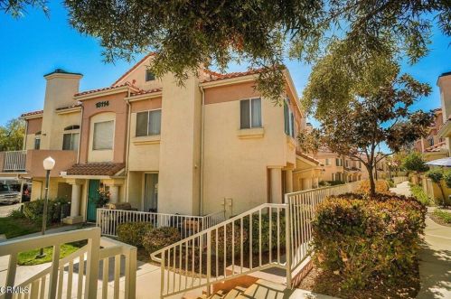 18114 Flynn Dr, Santa Clarita, CA 91387-4945