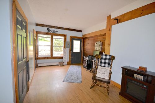 85 Broadway, Derry NH  03038-2019 exterior