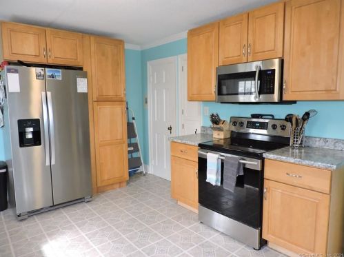 27 Vincent Rd, Bristol CT  06010-3828 exterior
