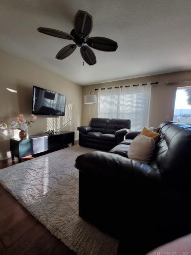 3043 Seaview Castle Dr, Kissimmee, FL 34746-5585