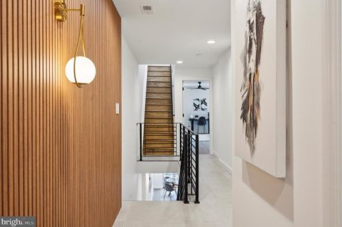 2037 Locust St, Philadelphia PA  19103-5613 exterior