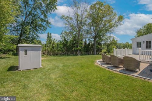 1186 Horseshoe Dr, Blue Bell PA  19422-1948 exterior