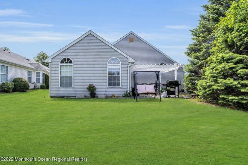 26 Casco Ct, Lakewood NJ  08701-5779 exterior