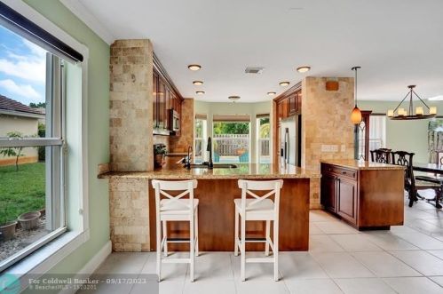 2489 191 Ave, Hollywood FL  33029-4610 exterior