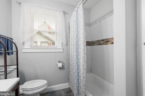 10 Cedar Ave, Berlin Boro NJ  08009-1302 exterior