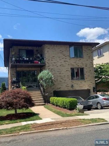 439 3rd St, Palisades Park NJ  07650-1748 exterior