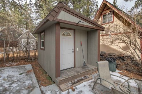 329 Fairway Blvd, Big Bear City CA  92314-8879 exterior