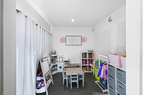 5516 Fulton Ave, Van Nuys CA  91401-5332 exterior