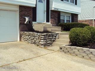 8709 Redcoat Ct, Louisville, KY 40291-2680