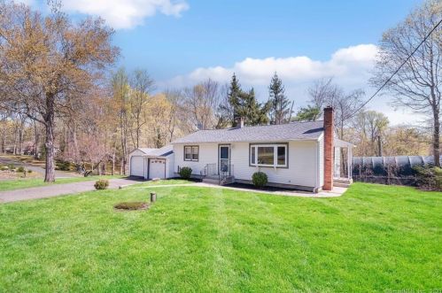 12 Joy Rd, Waterbury, CT 06708-2404