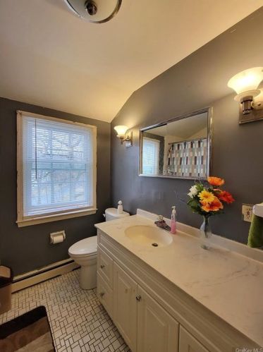 1 Starhaven Ave, Middletown NY  10940-4617 exterior