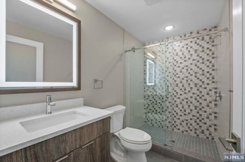 30 Henry Ave, Palisades Park NJ  07650-2413 exterior