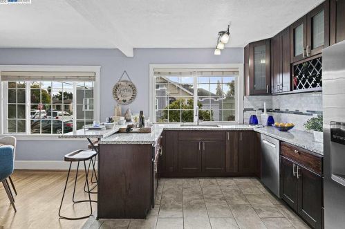 2001 57 Ave, Oakland CA 94605-1015 exterior