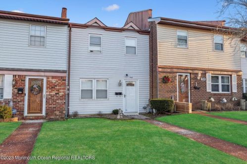 60 Greenwood Loop Rd, Bricktown NJ  08724-1254 exterior