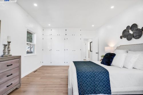 221 Cambridge Ave, San Leandro CA  94577-1825 exterior