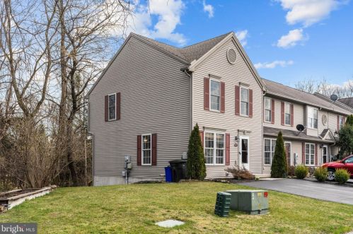 62 Woodmyre Ln, West Enola, PA 17025-1558